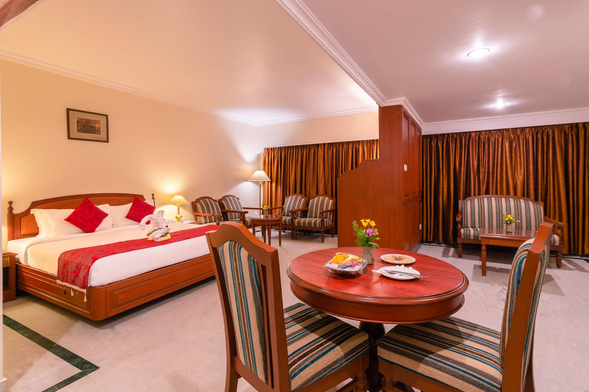 Hotel Annamalai International Пондичери Екстериор снимка