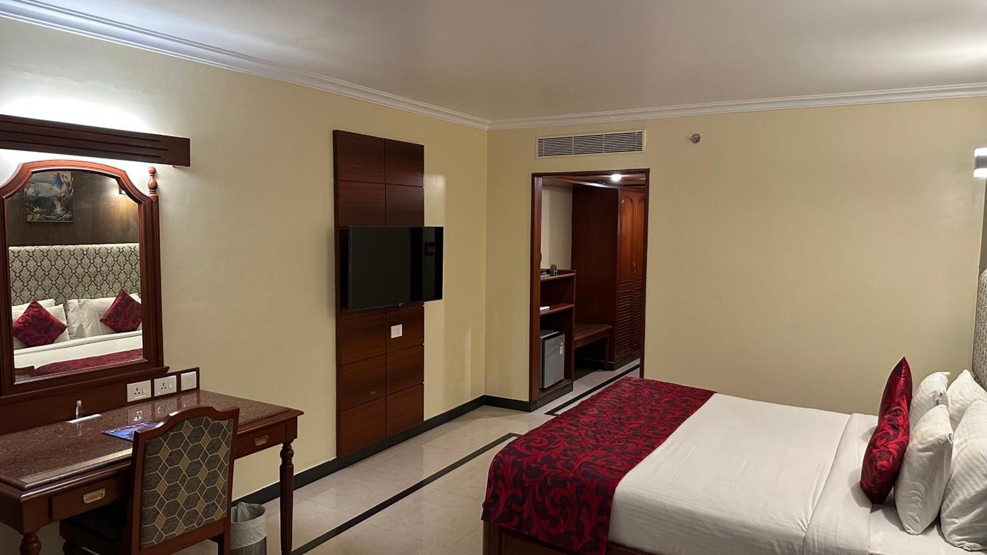 Hotel Annamalai International Пондичери Екстериор снимка