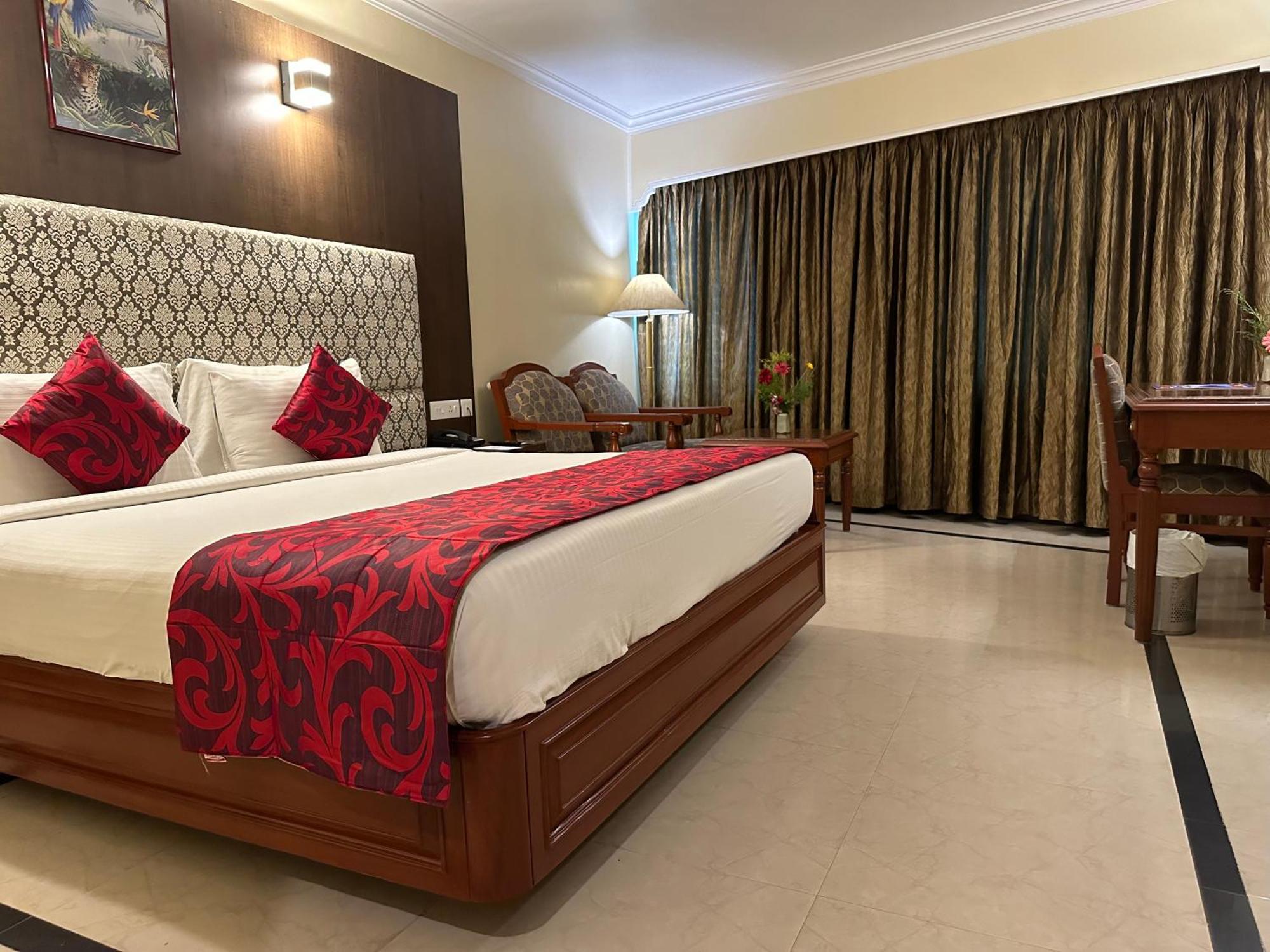 Hotel Annamalai International Пондичери Екстериор снимка