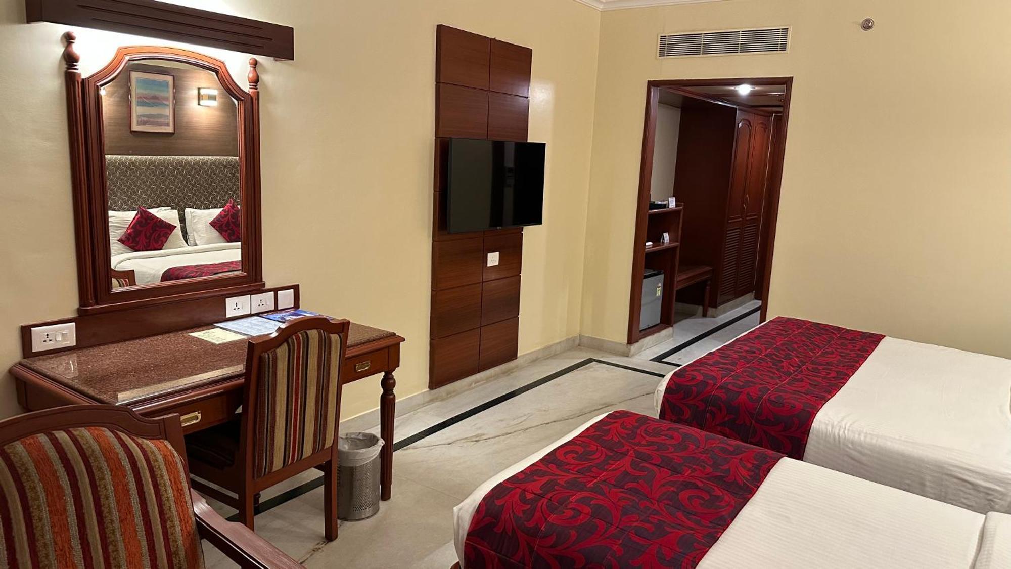 Hotel Annamalai International Пондичери Екстериор снимка