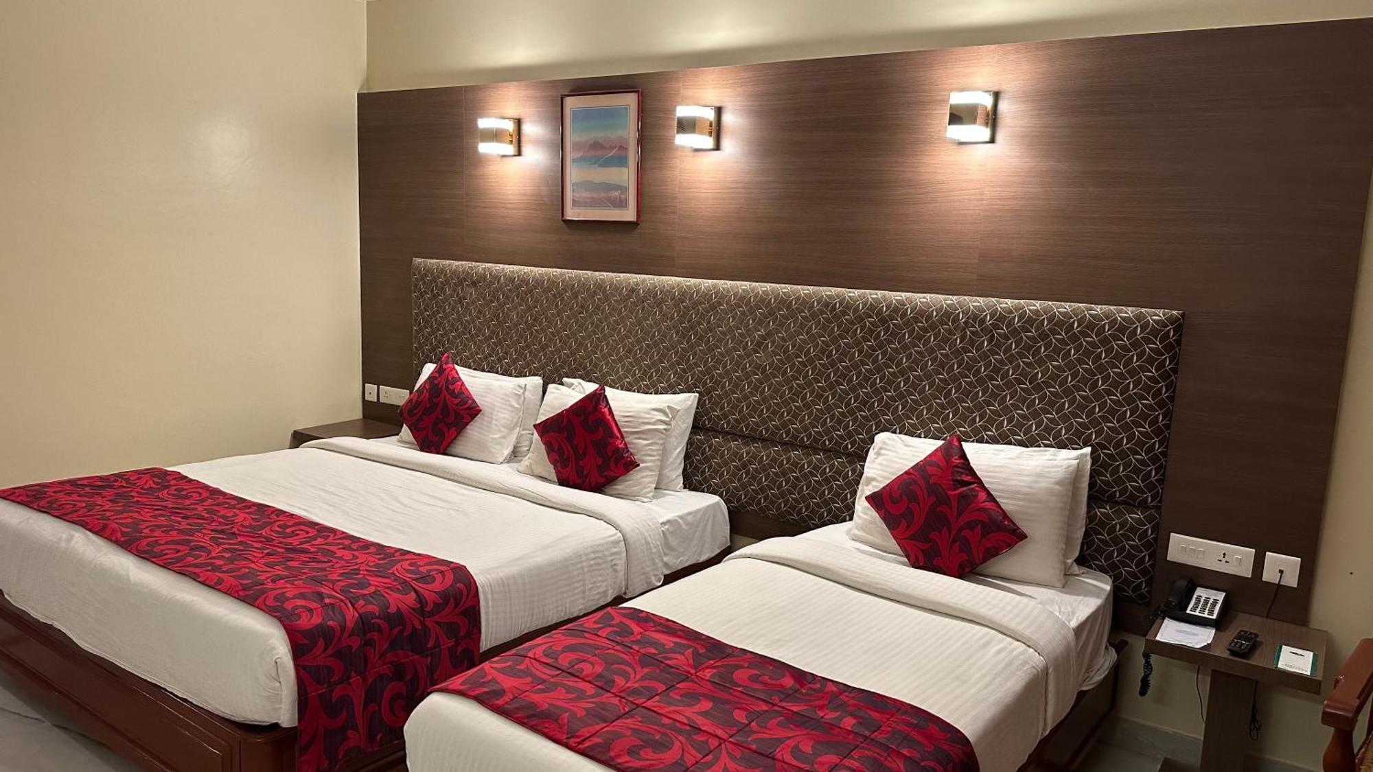 Hotel Annamalai International Пондичери Екстериор снимка