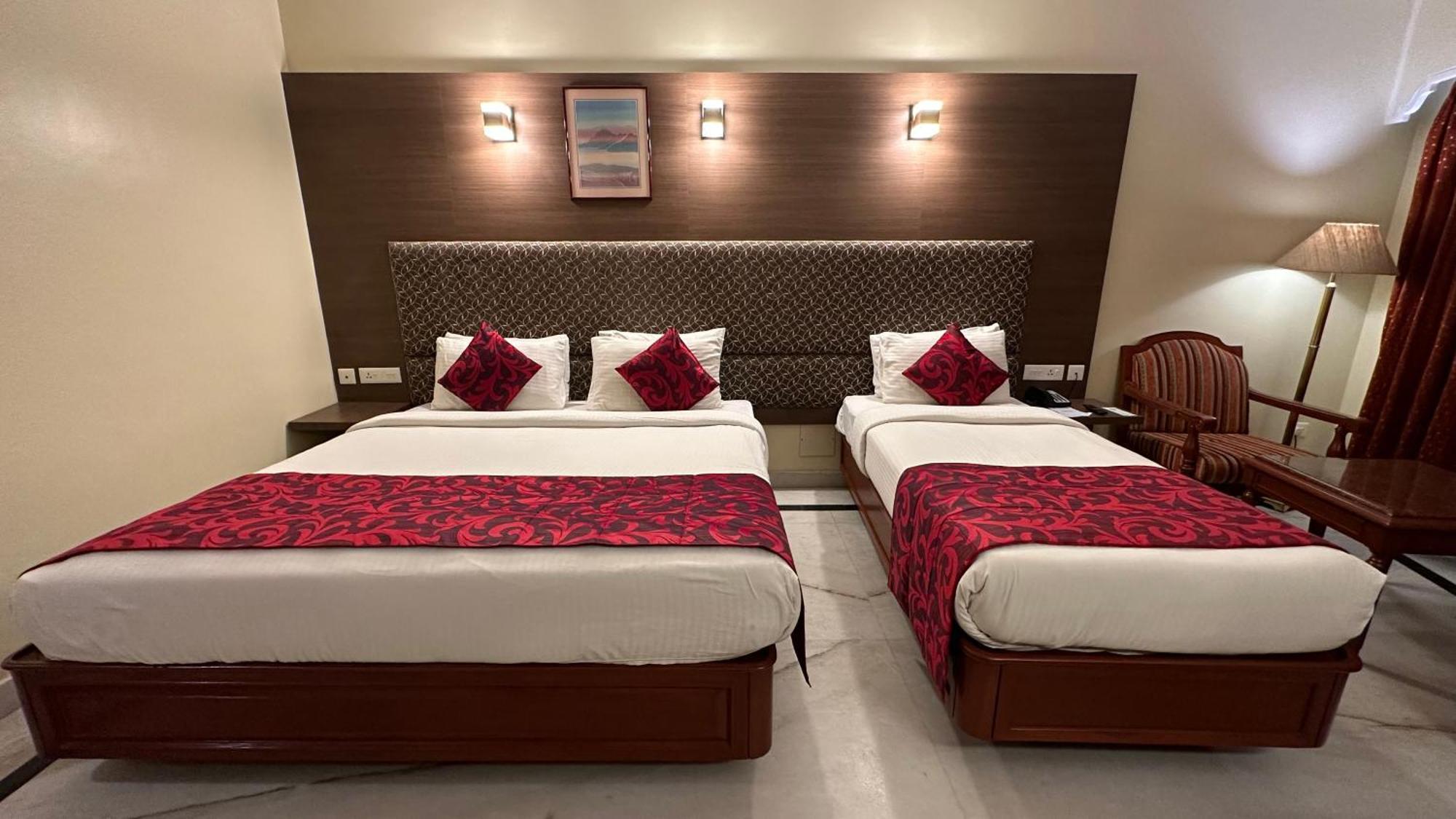 Hotel Annamalai International Пондичери Екстериор снимка