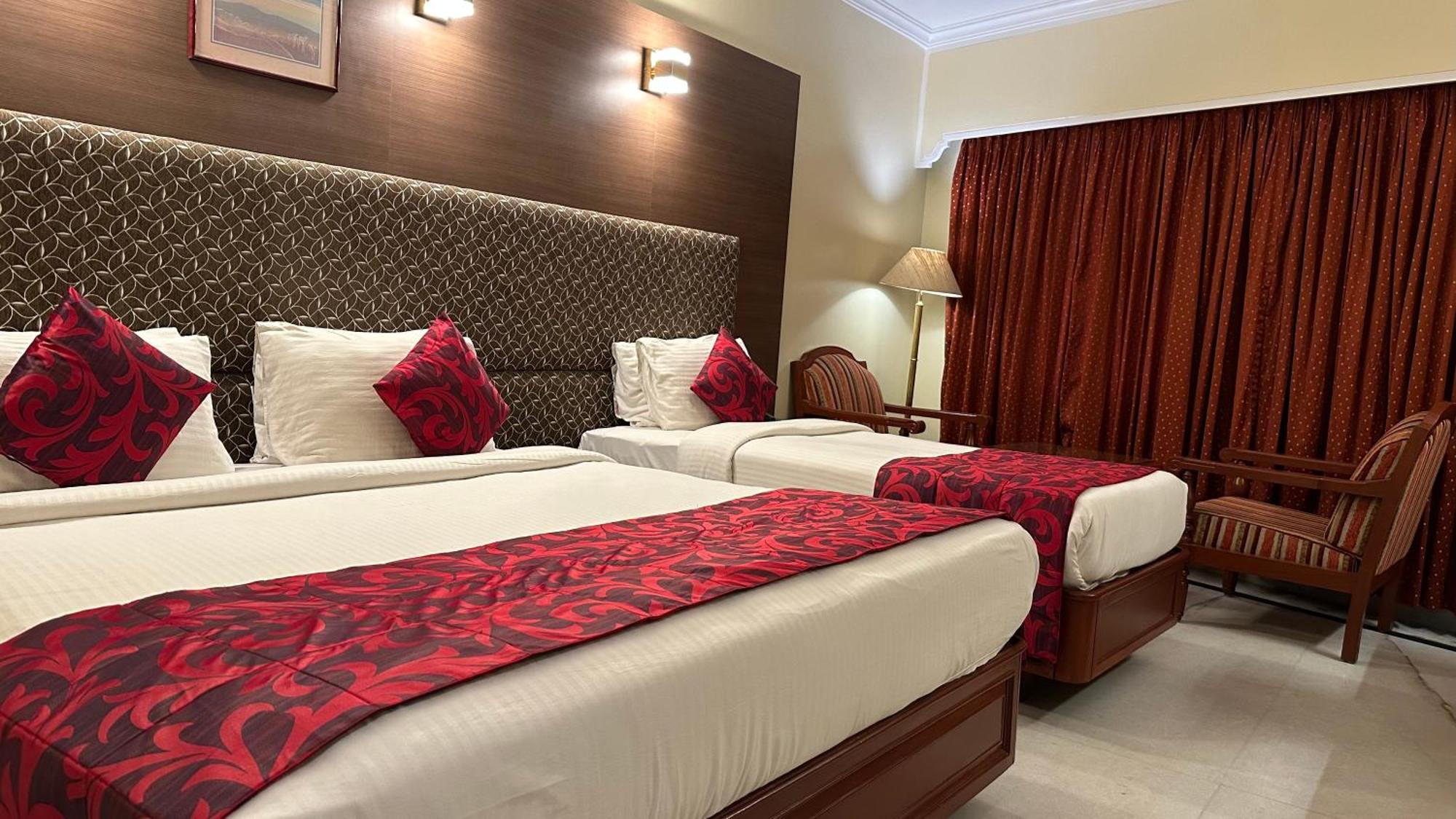 Hotel Annamalai International Пондичери Екстериор снимка