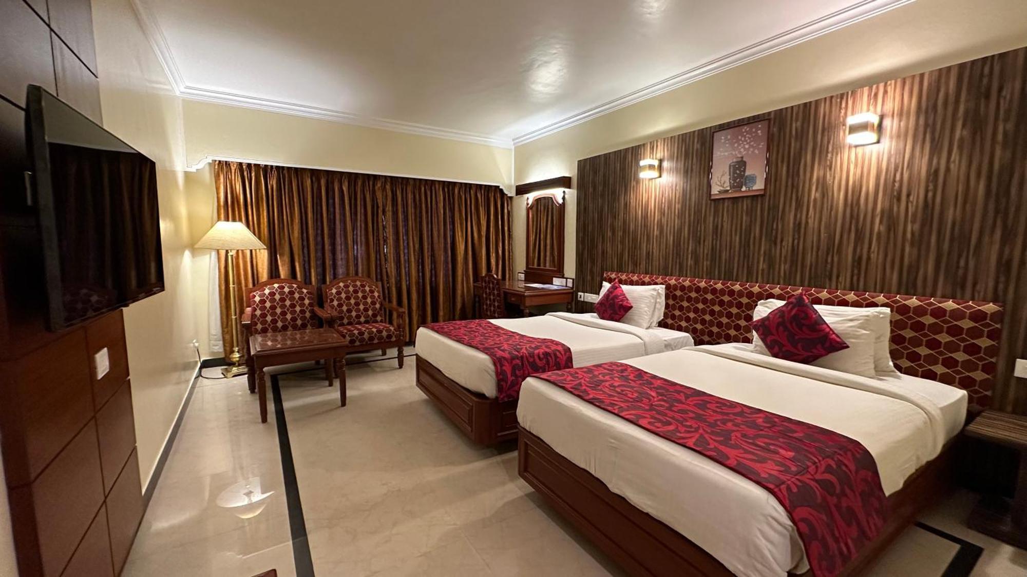 Hotel Annamalai International Пондичери Екстериор снимка