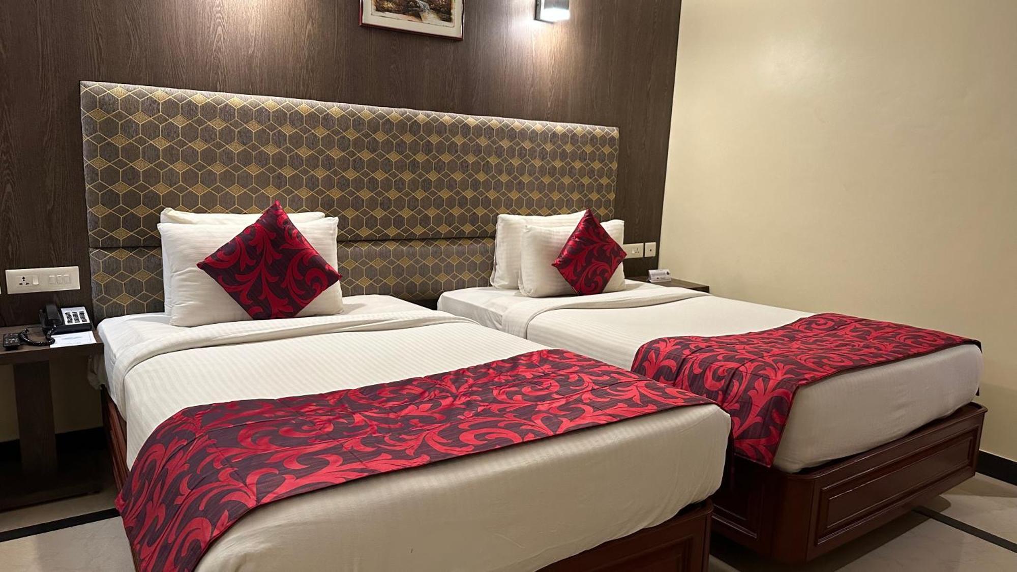 Hotel Annamalai International Пондичери Екстериор снимка