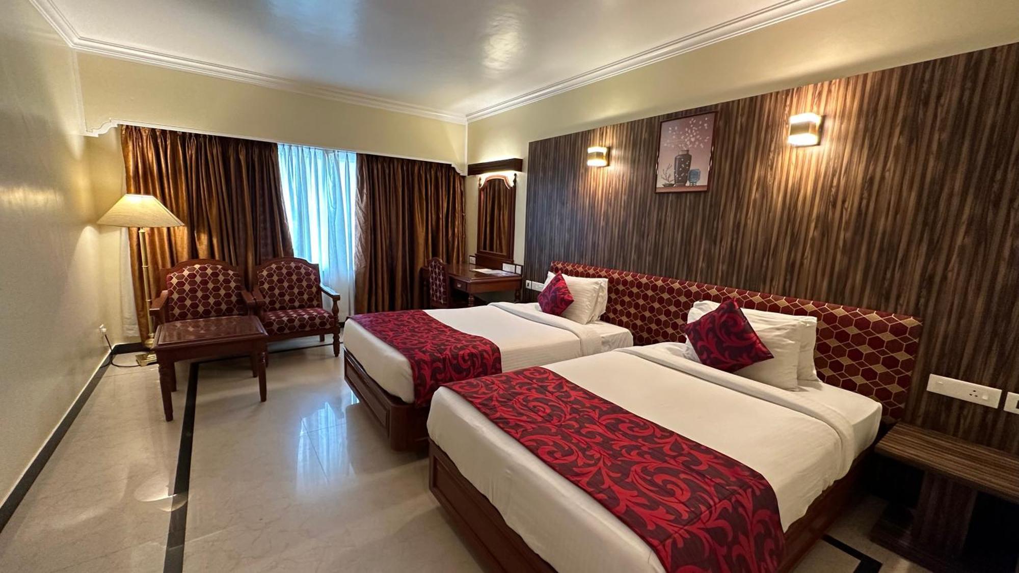Hotel Annamalai International Пондичери Екстериор снимка