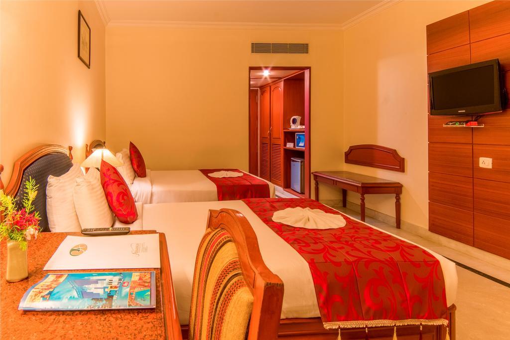 Hotel Annamalai International Пондичери Екстериор снимка