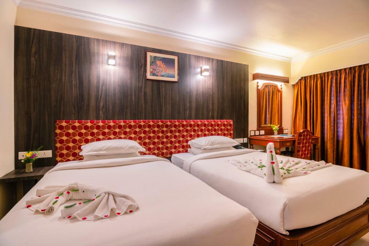 Hotel Annamalai International Пондичери Екстериор снимка