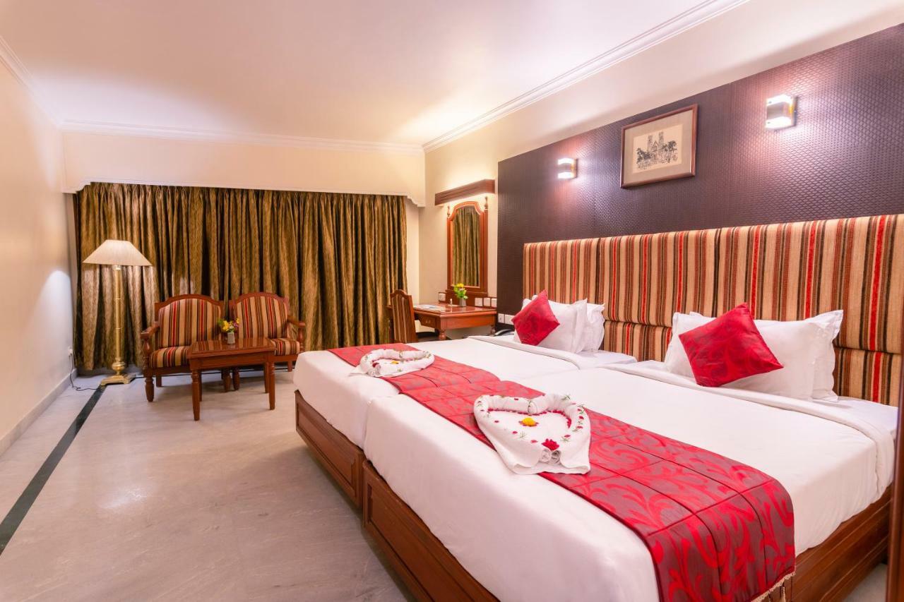 Hotel Annamalai International Пондичери Екстериор снимка