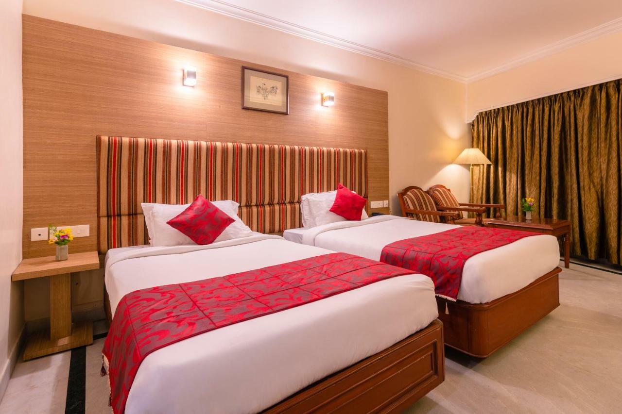 Hotel Annamalai International Пондичери Екстериор снимка